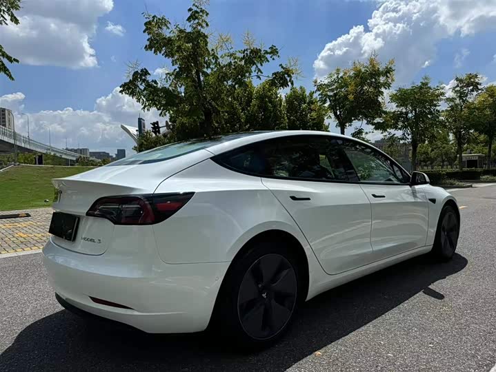 Фото 11 - Tesla Model 3