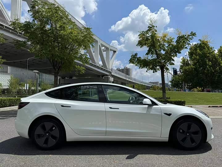 Фото 5 - Tesla Model 3