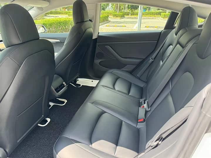 Фото 8 - Tesla Model 3