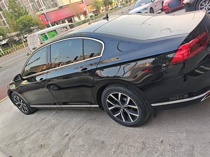 Фото 5 - Volkswagen Magotan