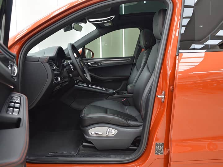 Фото 10 - Porsche Macan