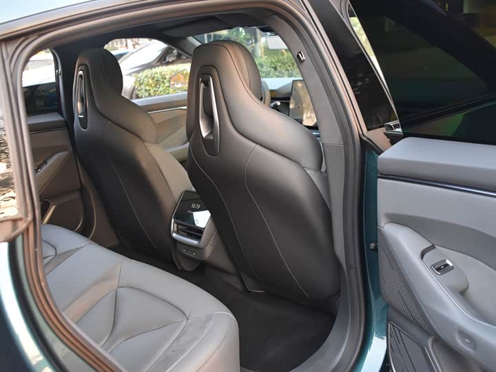 Фото 12 - XPeng P7