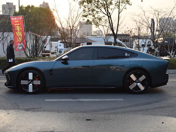 Фото 2 - XPeng P7