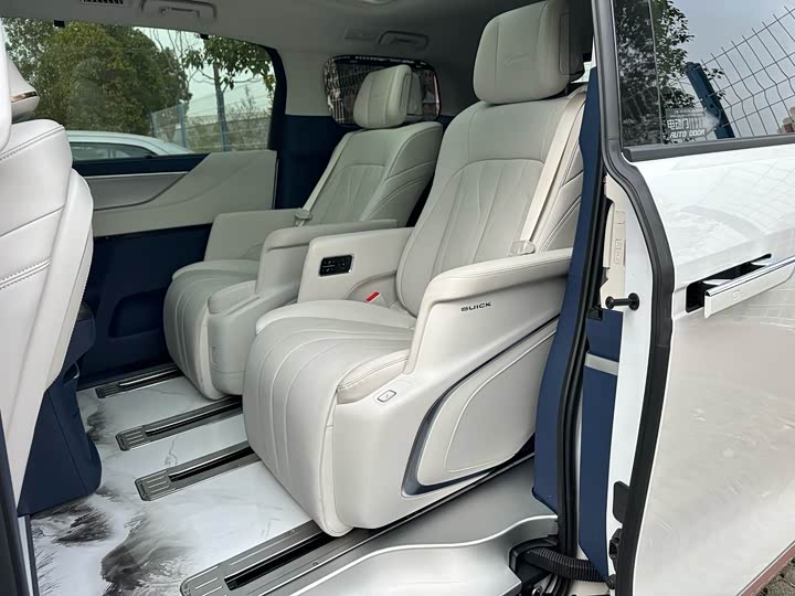 Фото 10 - Buick GL8 Hybrid