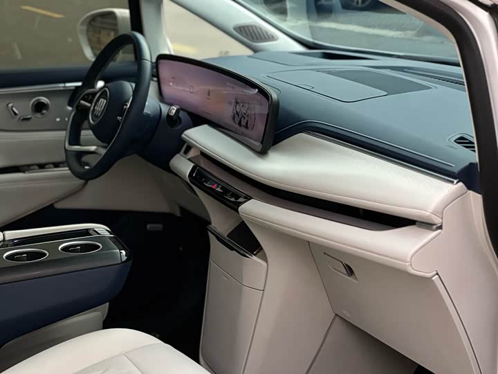 Фото 12 - Buick GL8 Hybrid