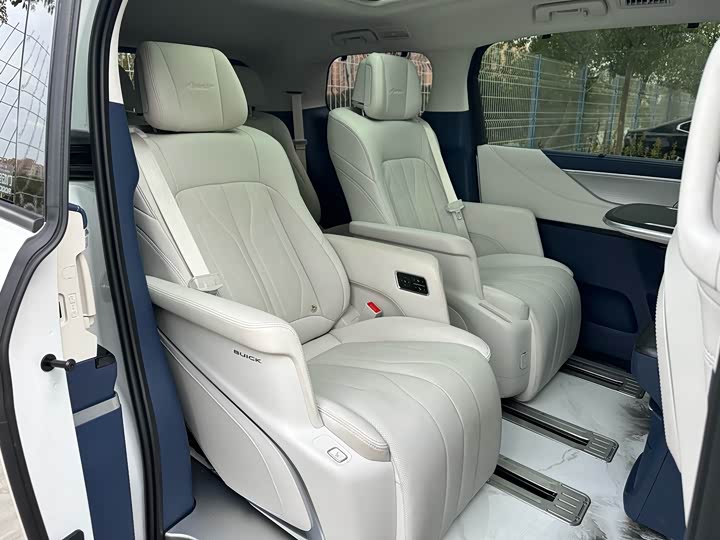 Фото 13 - Buick GL8 Hybrid