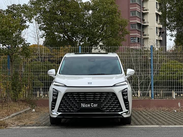 Фото 2 - Buick GL8 Hybrid