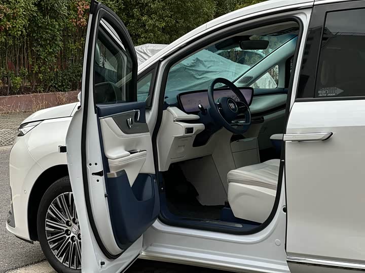 Фото 5 - Buick GL8 Hybrid