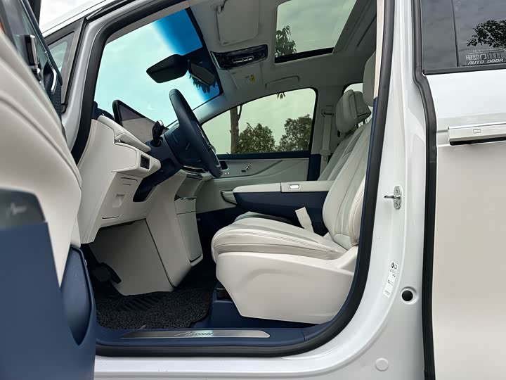 Фото 9 - Buick GL8 Hybrid