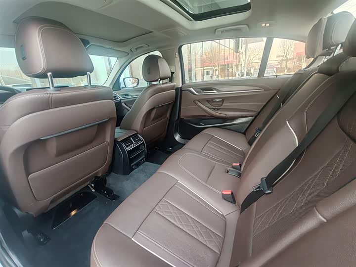 Фото 13 - BMW 5 Series