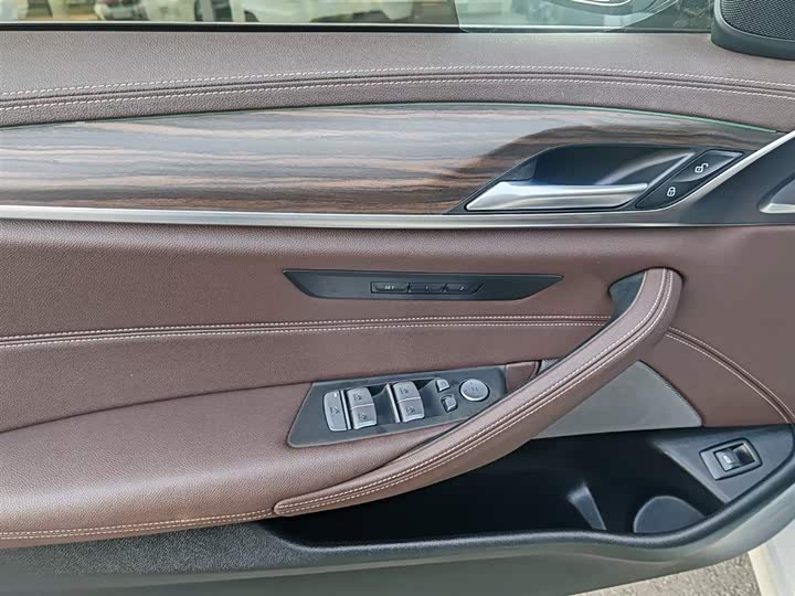 Фото 14 - BMW 5 Series