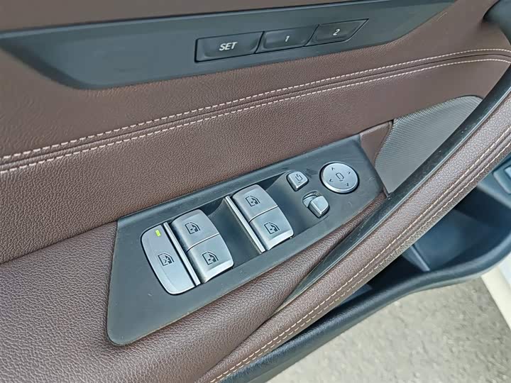 Фото 15 - BMW 5 Series