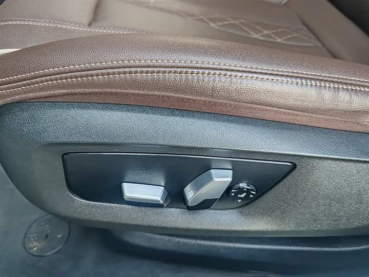 Фото 16 - BMW 5 Series