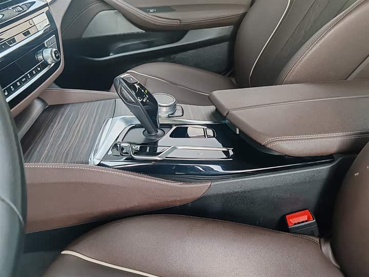 Фото 17 - BMW 5 Series