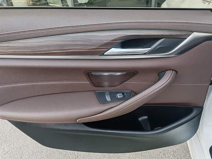 Фото 18 - BMW 5 Series