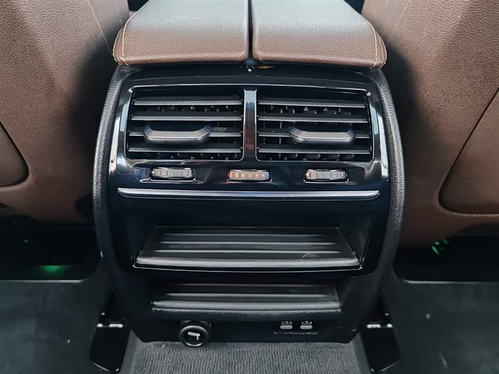 Фото 19 - BMW 5 Series