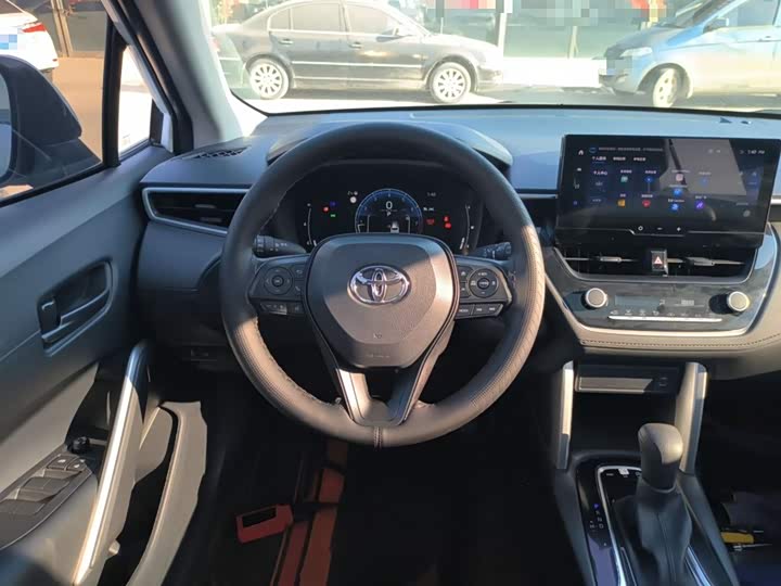 Фото 11 - Toyota Corolla Cross