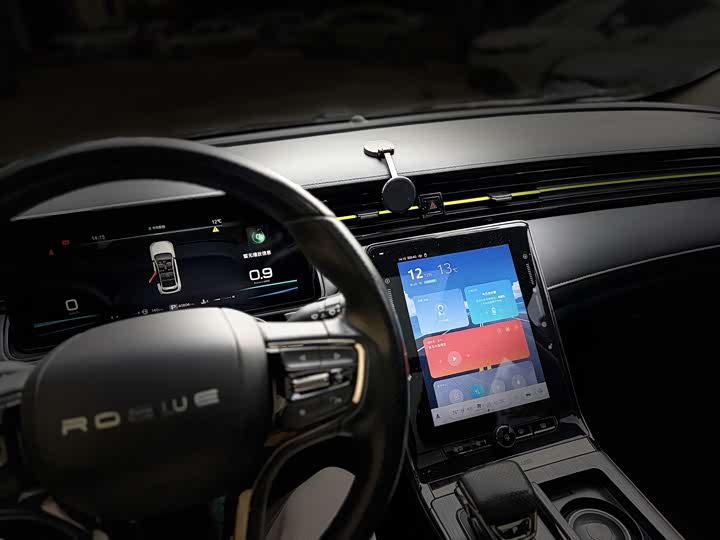 Фото 11 - Roewe RX5