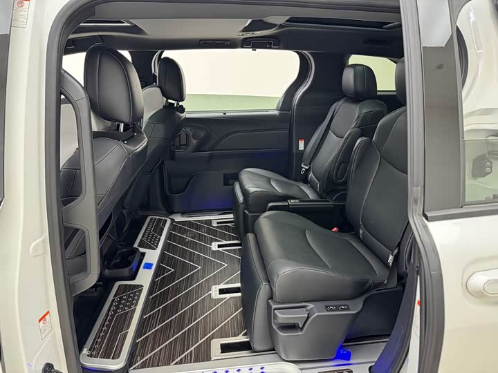 Фото 11 - Toyota Granvia