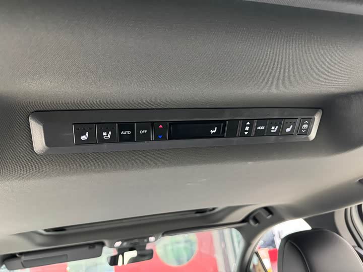 Фото 13 - Toyota Granvia