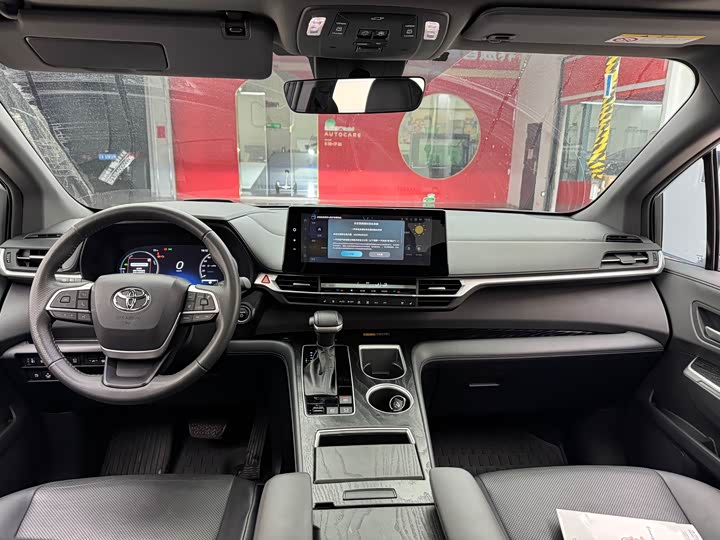 Фото 14 - Toyota Granvia