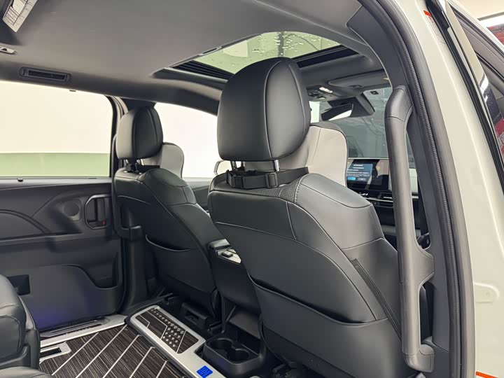 Фото 20 - Toyota Granvia