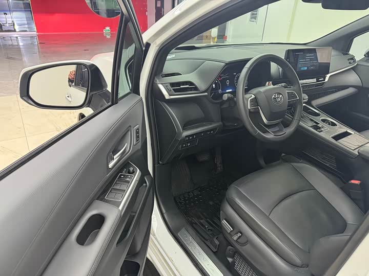 Фото 8 - Toyota Granvia