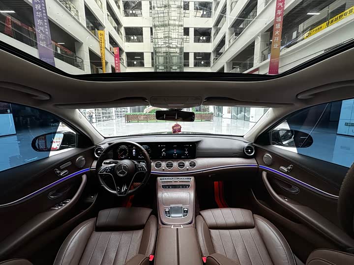 Фото 12 - Mercedes-Benz E-Class