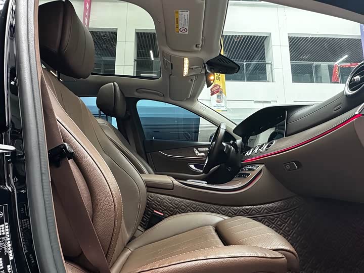 Фото 18 - Mercedes-Benz E-Class