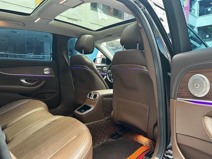 Фото 20 - Mercedes-Benz E-Class