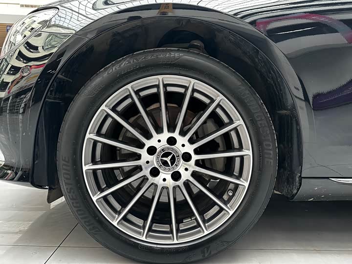 Фото 23 - Mercedes-Benz E-Class