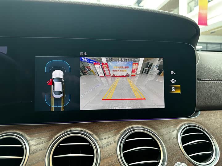 Фото 24 - Mercedes-Benz E-Class