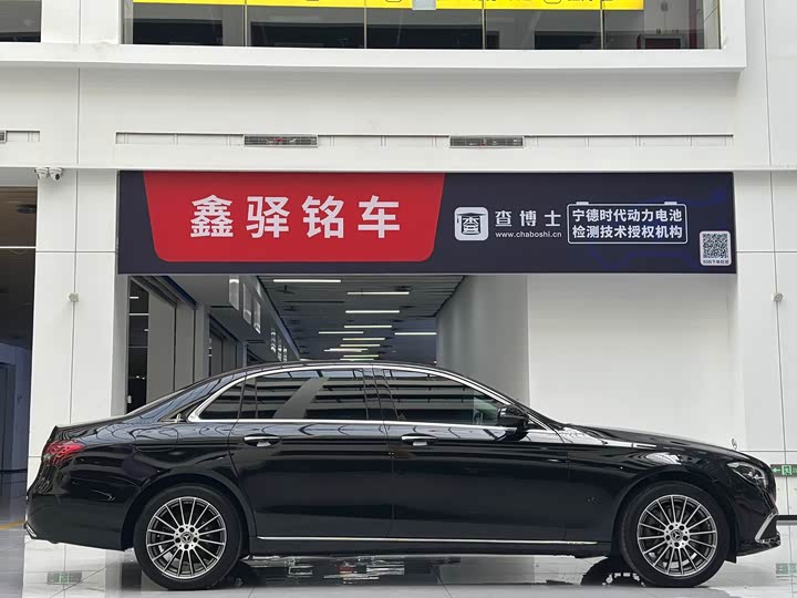 Фото 4 - Mercedes-Benz E-Class