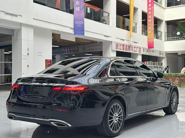 Фото 5 - Mercedes-Benz E-Class