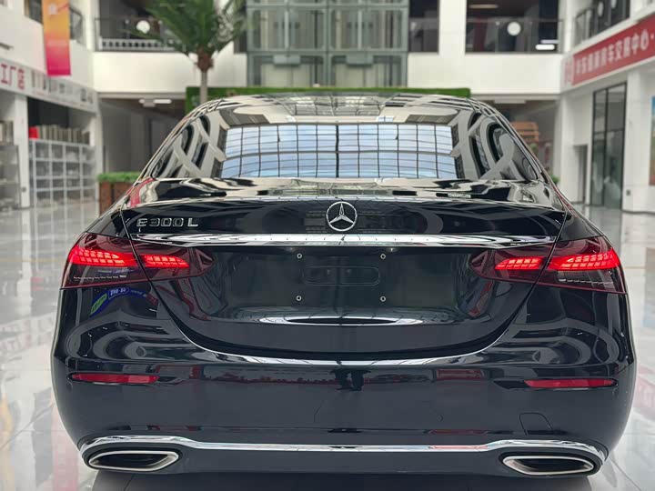 Фото 6 - Mercedes-Benz E-Class