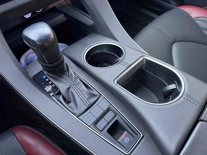 Фото 10 - Toyota Avalon