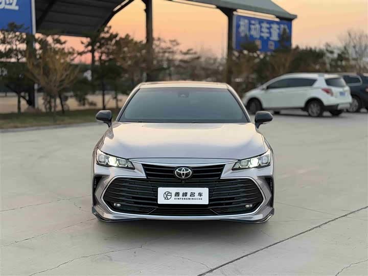 Фото 2 - Toyota Avalon