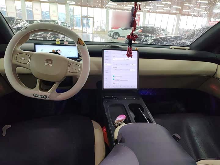 Фото 10 - Nio ET5T