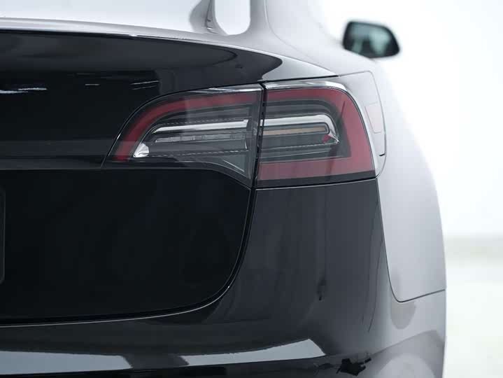 Фото 13 - Tesla Model 3