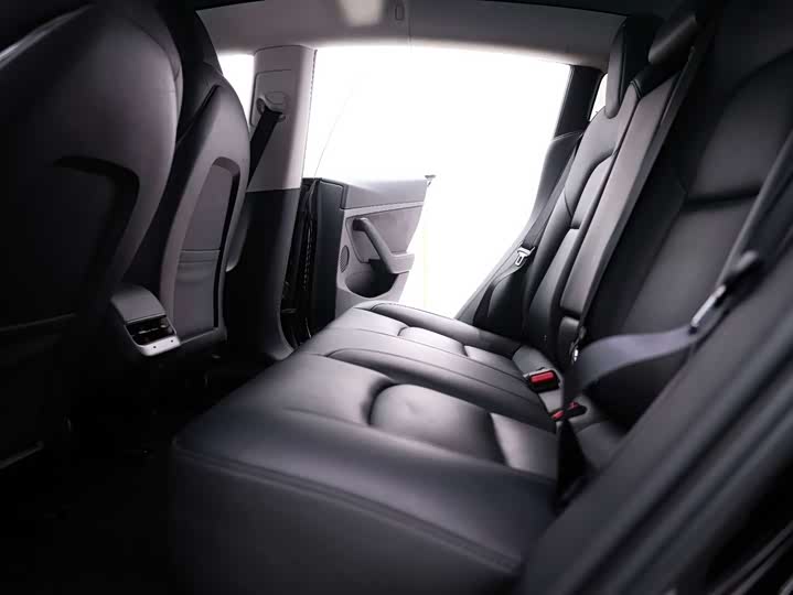 Фото 20 - Tesla Model 3