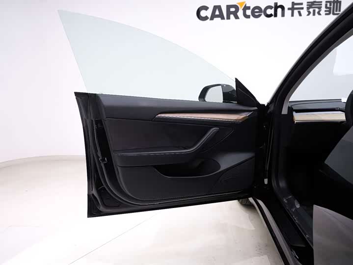 Фото 24 - Tesla Model 3