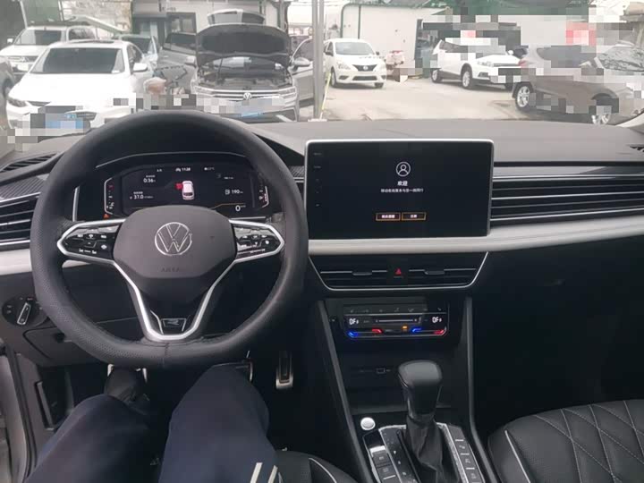 Фото 10 - Volkswagen Tiguan L Pro