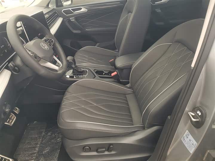 Фото 15 - Volkswagen Tiguan L Pro