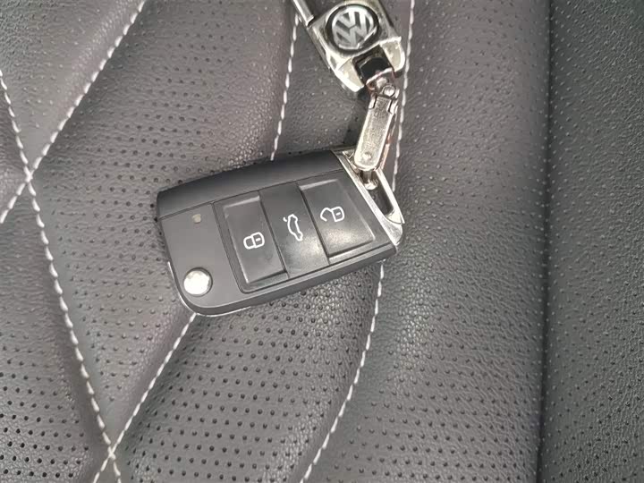 Фото 9 - Volkswagen Tiguan L Pro