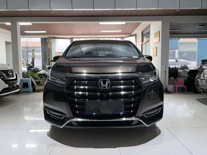 Фото 2 - Honda Elysion