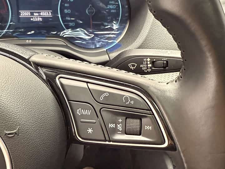 Фото 14 - Audi Q2L