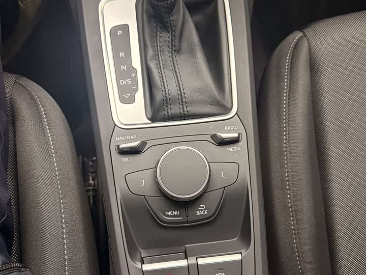 Фото 16 - Audi Q2L