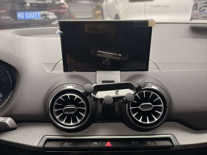 Фото 17 - Audi Q2L