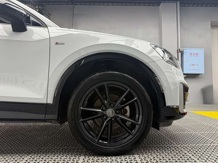 Фото 7 - Audi Q2L