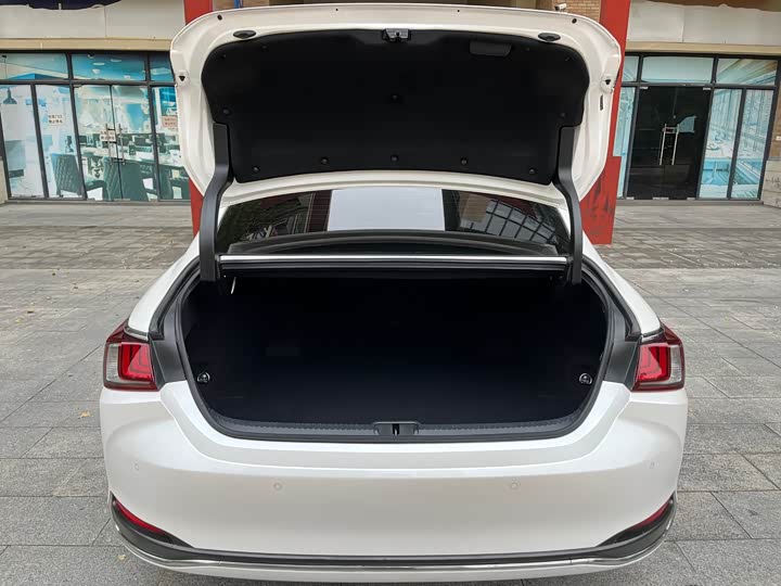 Фото 10 - Lexus ES